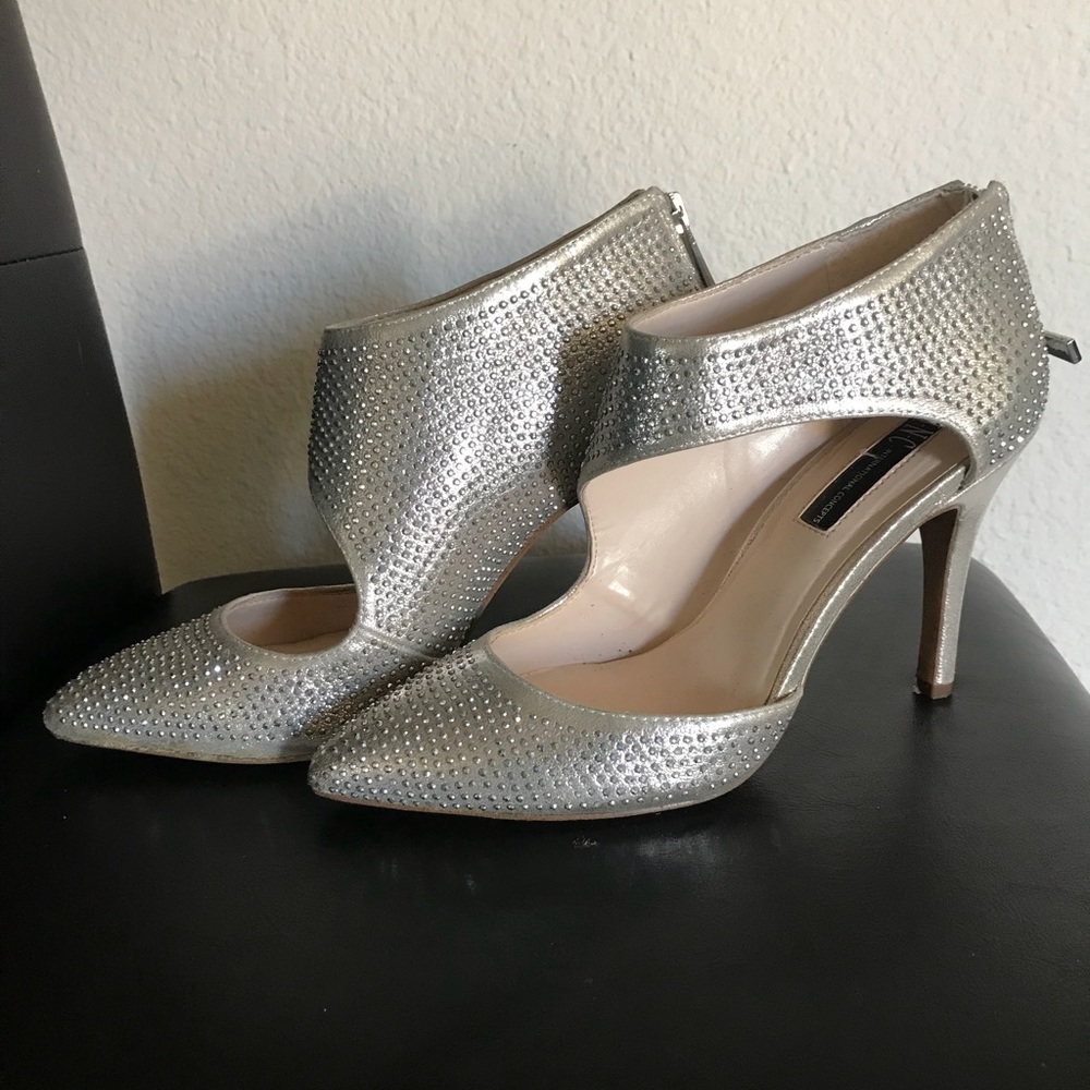 Pointed toe diamond studded high heel.